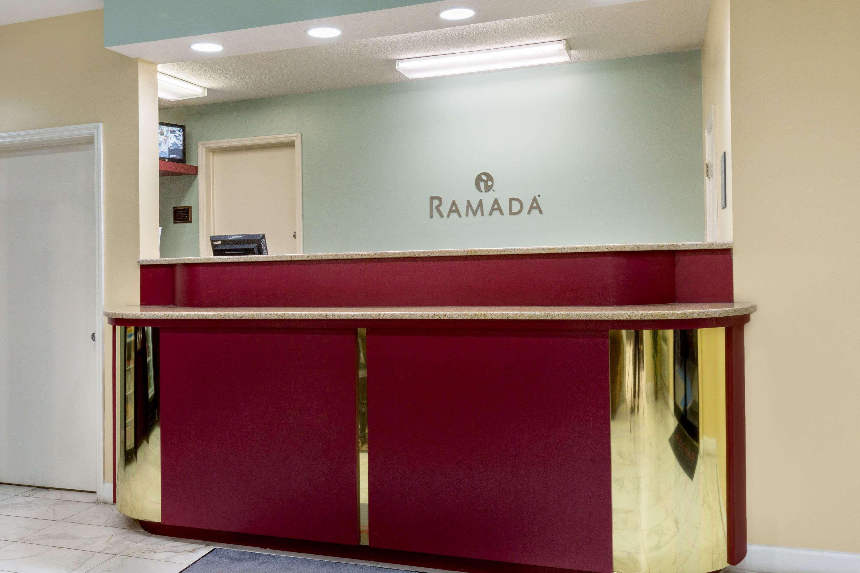 Ramada By Wyndham Pelham Hotel Exterior foto